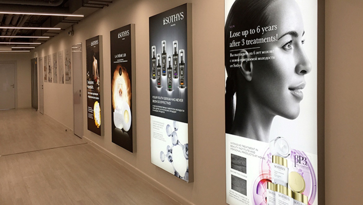 ჩამოკიდებული ჭერი განათებული